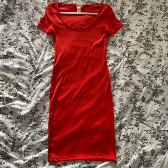 Red dress - Picture 1 of 3